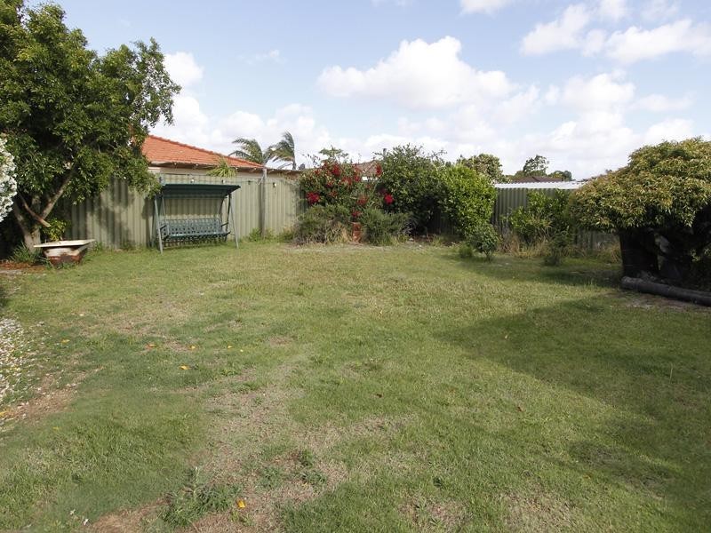 15 Blackthorn Road, Eden Hill WA 6054