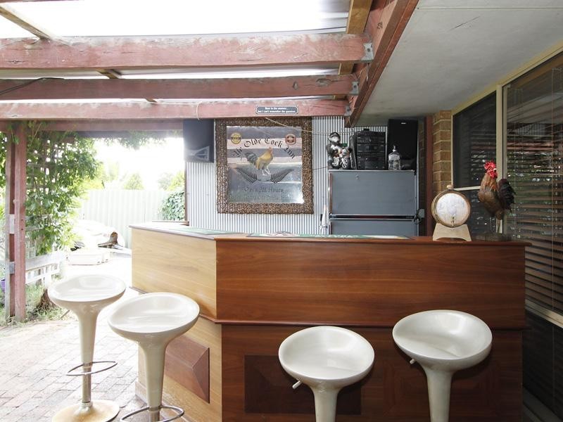 15 Blackthorn Road, Eden Hill WA 6054