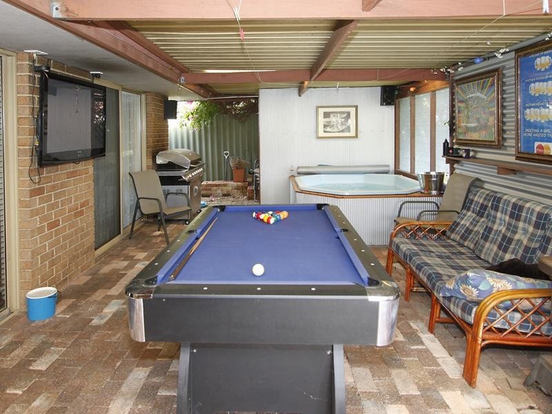 15 Blackthorn Road, Eden Hill WA 6054