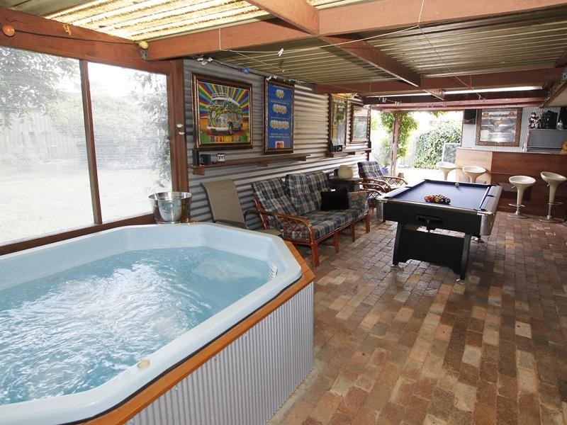 15 Blackthorn Road, Eden Hill WA 6054