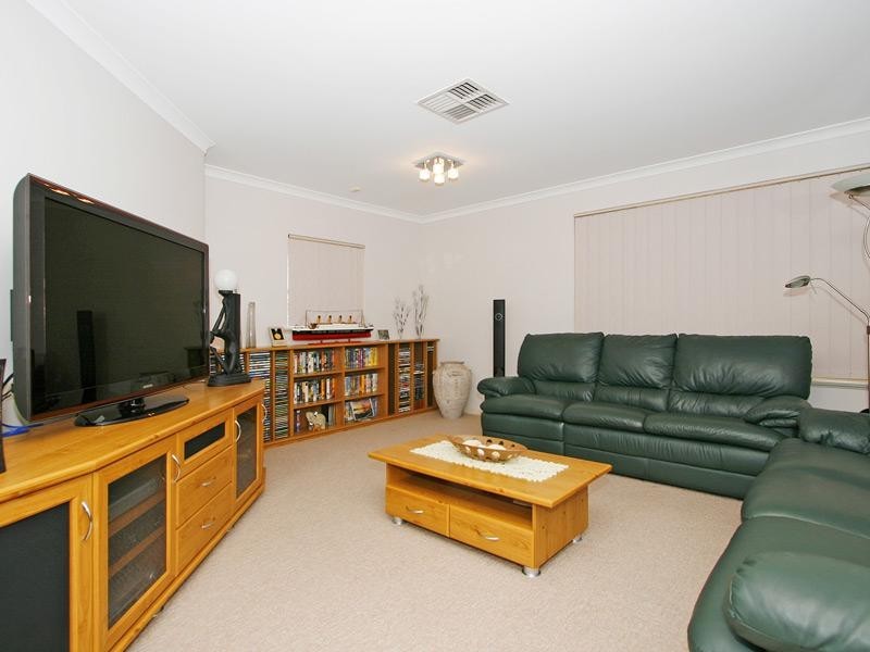 24 Penlea Glade, Kiara WA 6054