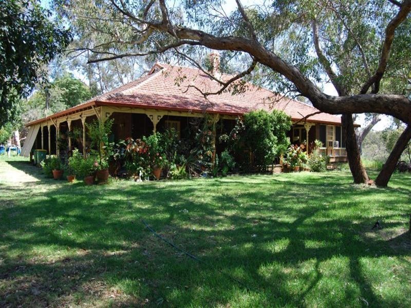 6 Anzac Terrace, Bassendean WA 6054