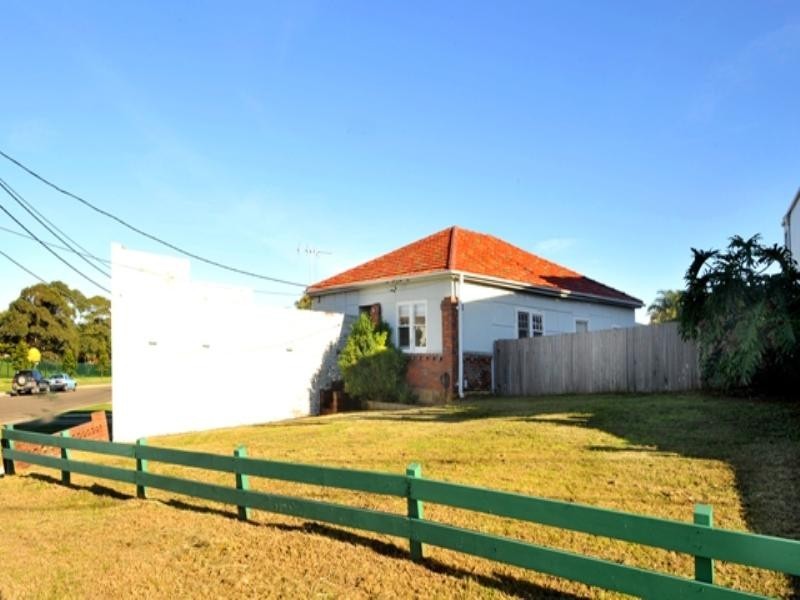 42 Burke Street, Chifley NSW 2036