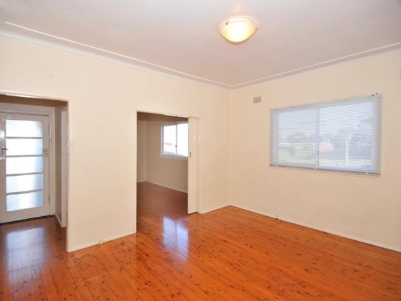 42 Burke Street, Chifley NSW 2036