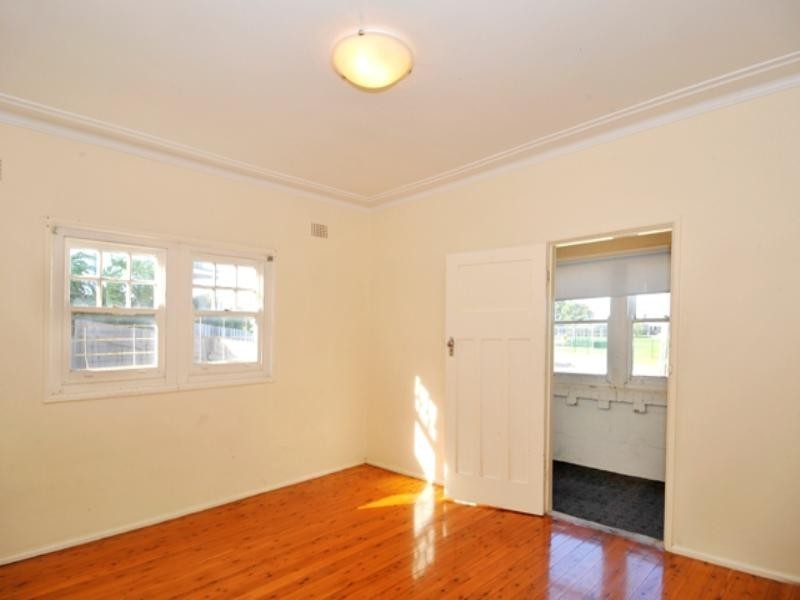 42 Burke Street, Chifley NSW 2036