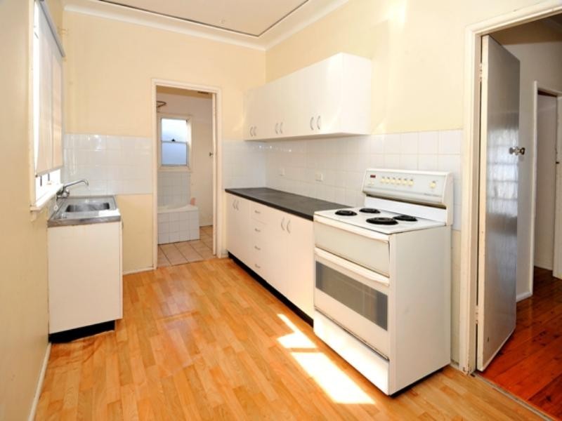42 Burke Street, Chifley NSW 2036