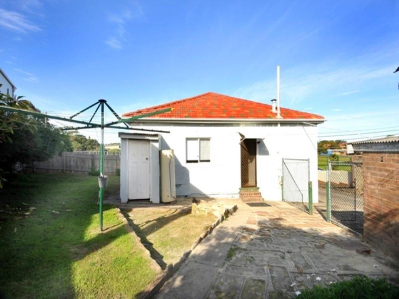 42 Burke Street, Chifley NSW 2036