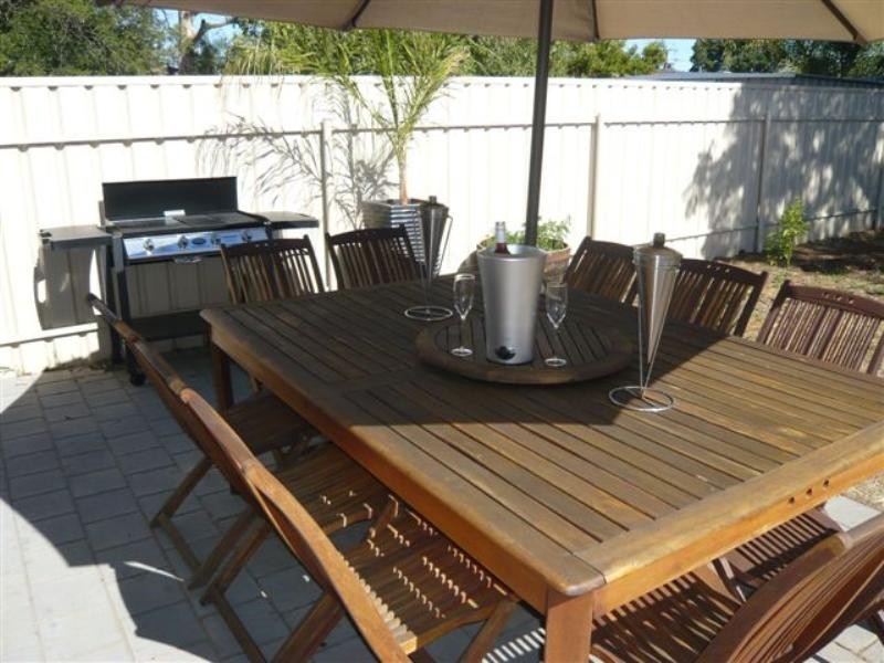 6A Chaucer Street, Clearview SA 5085