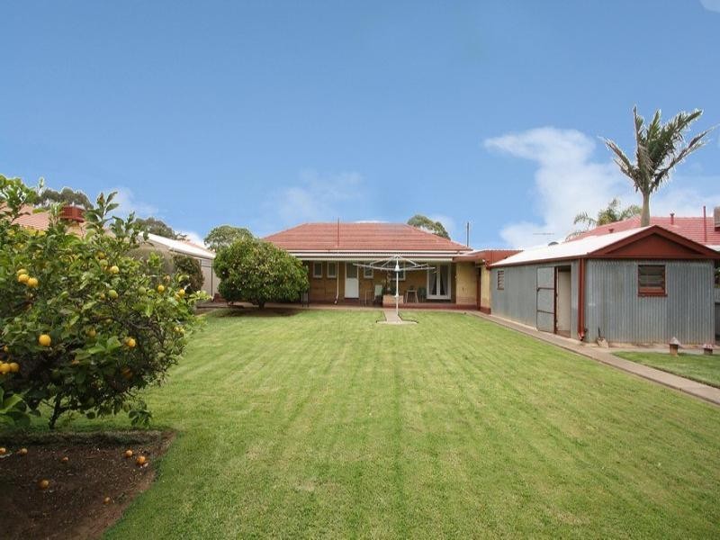 2 Fetlar Avenue, Marion SA 5043
