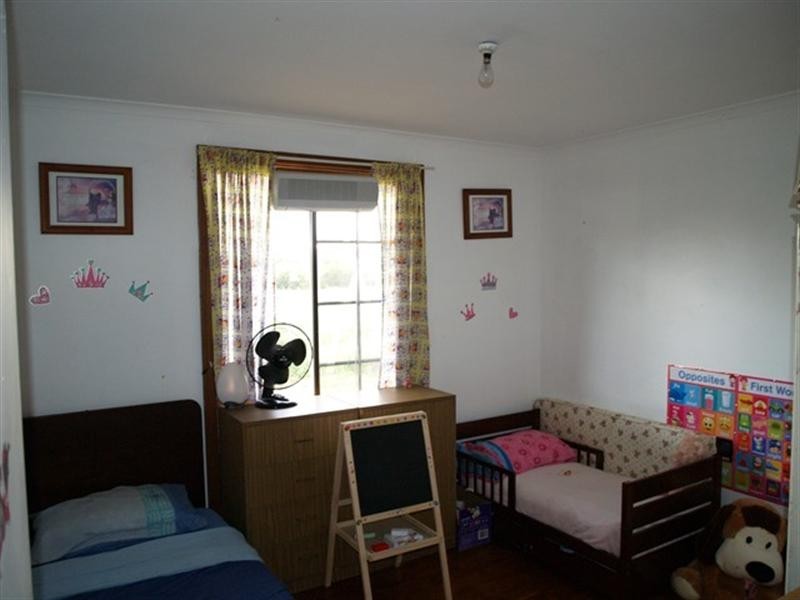 4 Borroughs Road, Waikerie SA 5330