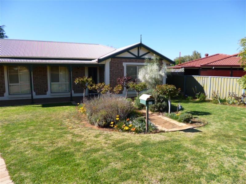 17 Hall Crescent, Loxton SA 5333