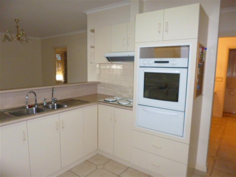 17 Hall Crescent, Loxton SA 5333