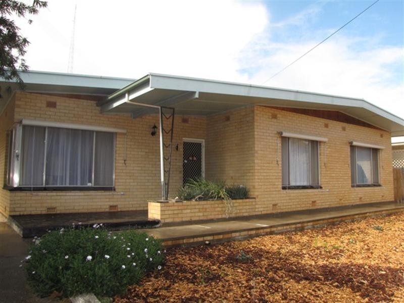 16 McMillan Street, Loxton SA 5333