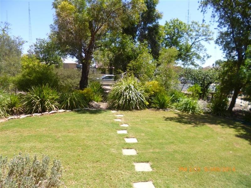 18 Peake Terrace, Waikerie SA 5330