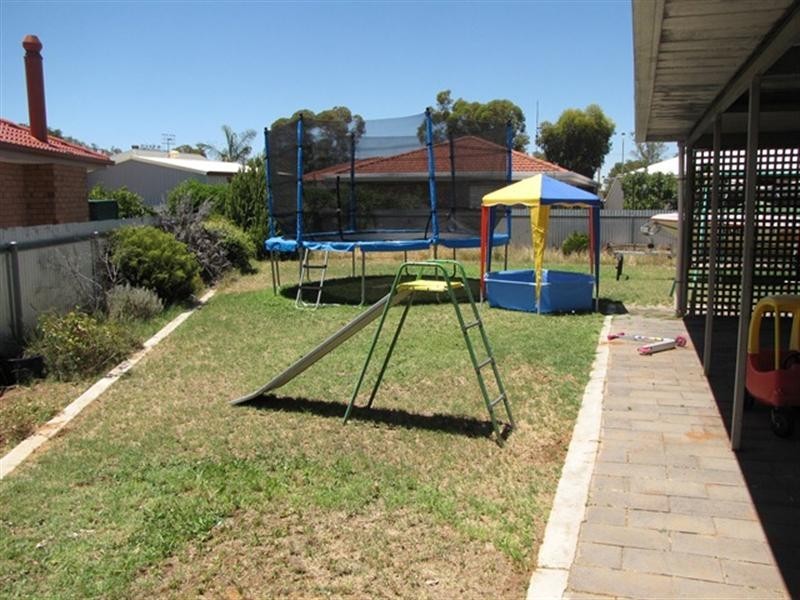 8 carmel Court, Barmera SA 5345