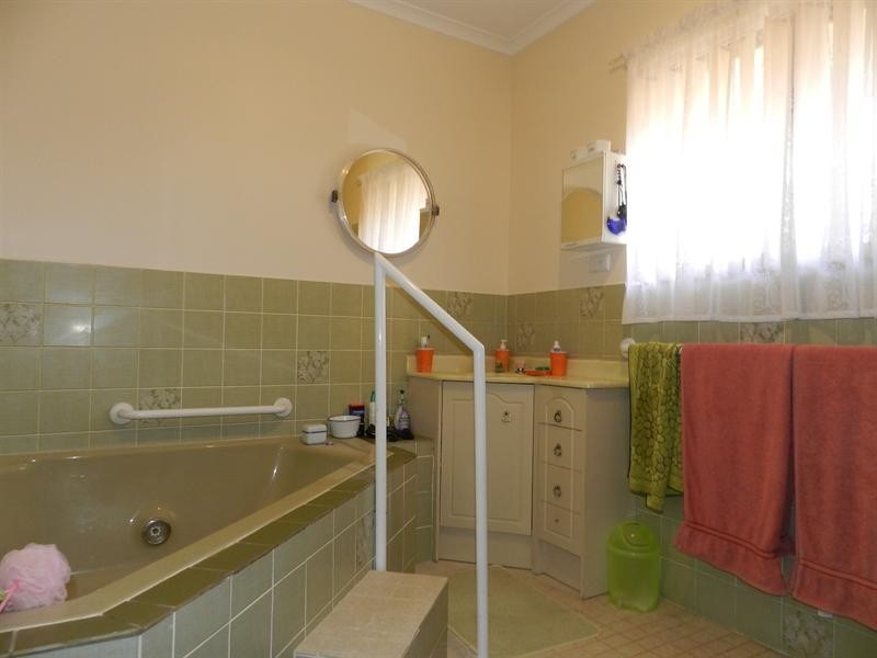 10 Kaesler Street, Loxton SA 5333