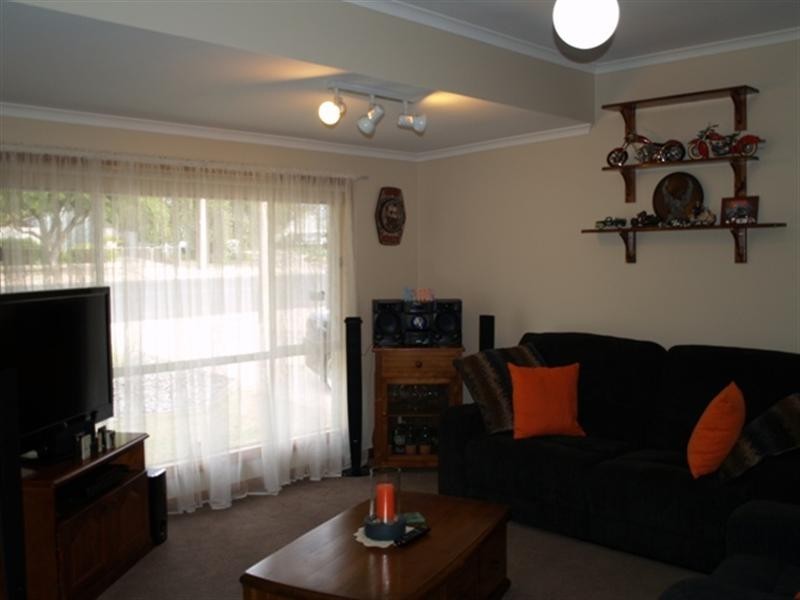 4 Matthews Street, Waikerie SA 5330