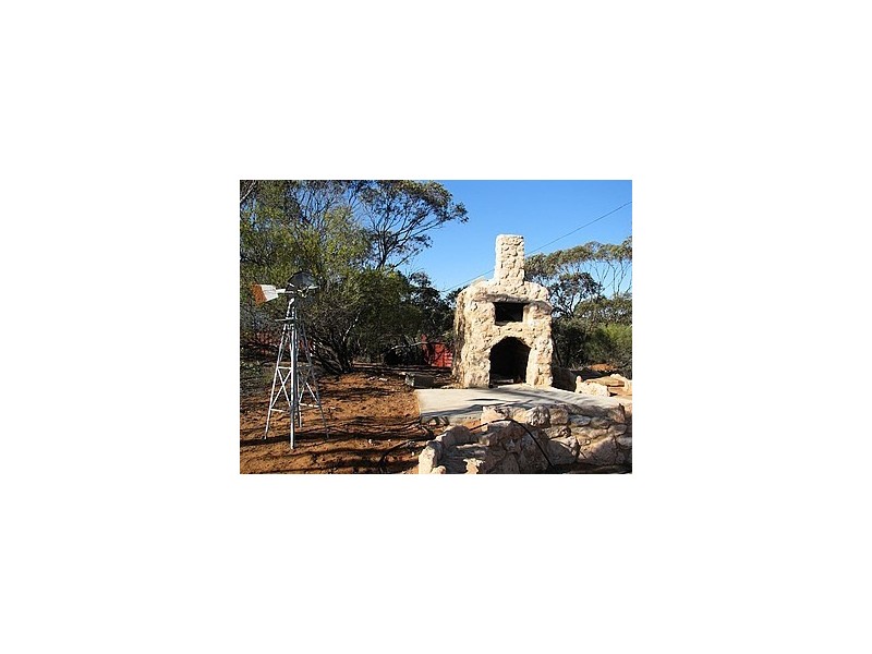 32 Davis Road, Winkie SA 5343