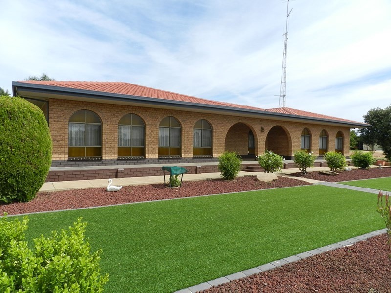 696 Old Sturt Highway, Glossop SA 5344