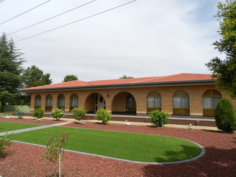 696 Old Sturt Highway, Glossop SA 5344