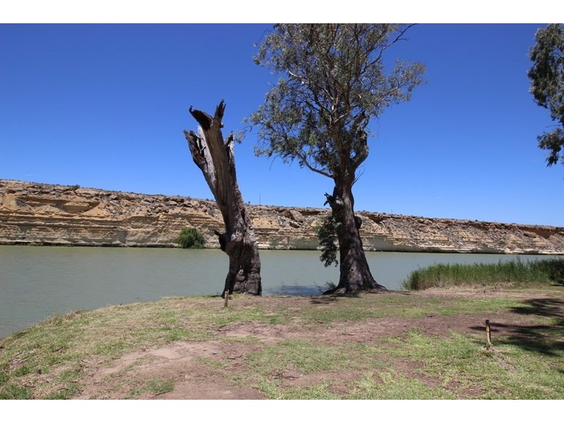 Lot 16 Pelican Point, Morgan SA 5320