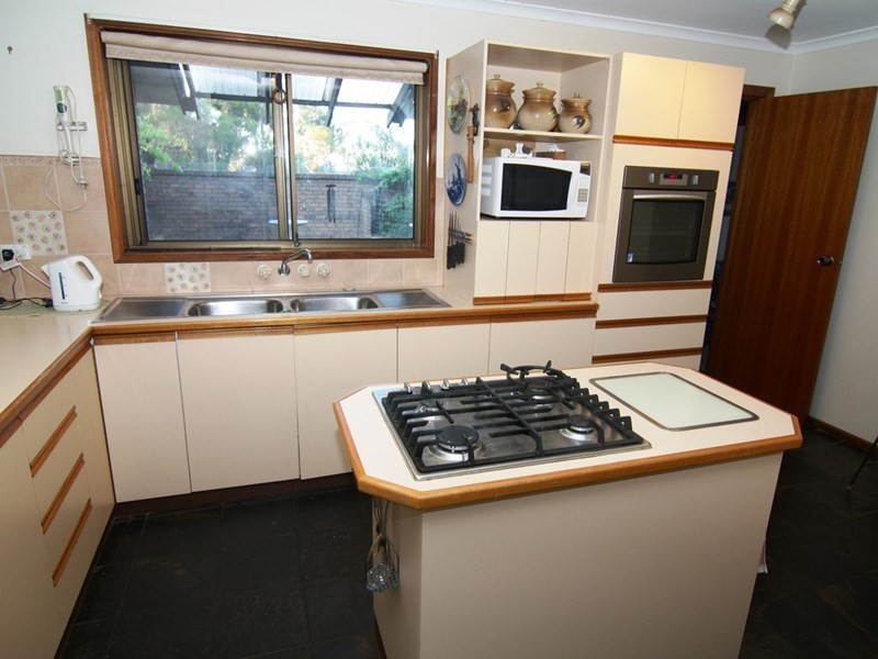 2 Hall Crescent, Loxton SA 5333