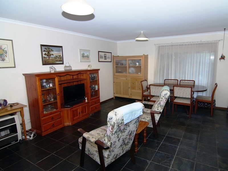 2 Hall Crescent, Loxton SA 5333