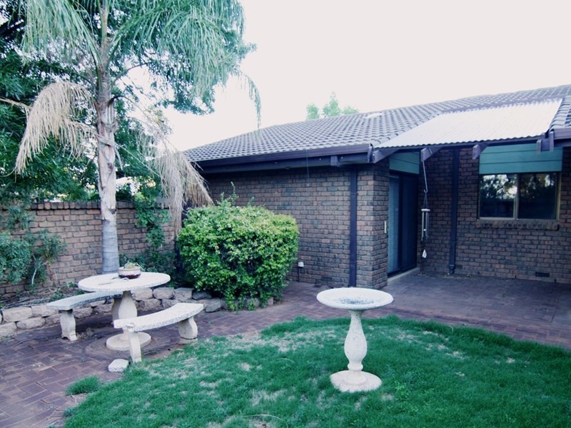 2 Hall Crescent, Loxton SA 5333