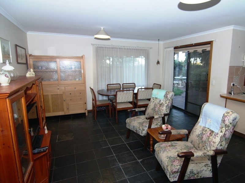 2 Hall Crescent, Loxton SA 5333