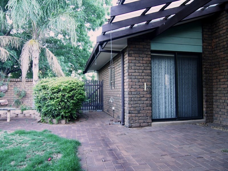 2 Hall Crescent, Loxton SA 5333