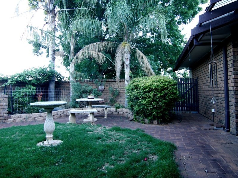 2 Hall Crescent, Loxton SA 5333