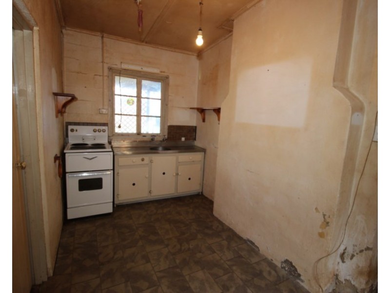 11 Tenth Street, Morgan SA 5320