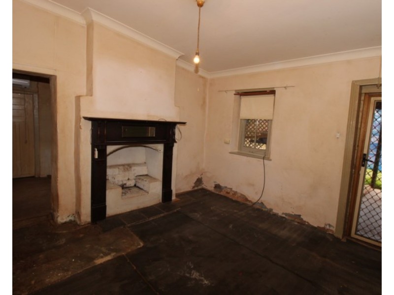 11 Tenth Street, Morgan SA 5320