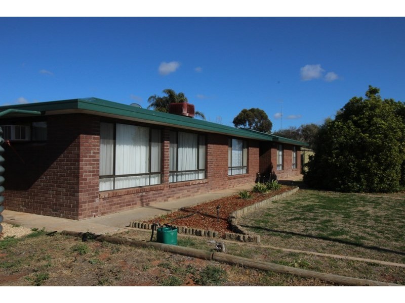 92 Benlow Road, Waikerie SA 5330
