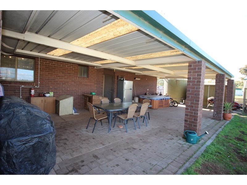 92 Benlow Road, Waikerie SA 5330