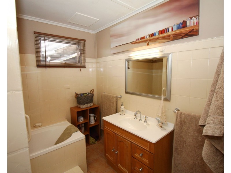 16 Pomroy Crescent, Lyrup SA 5343