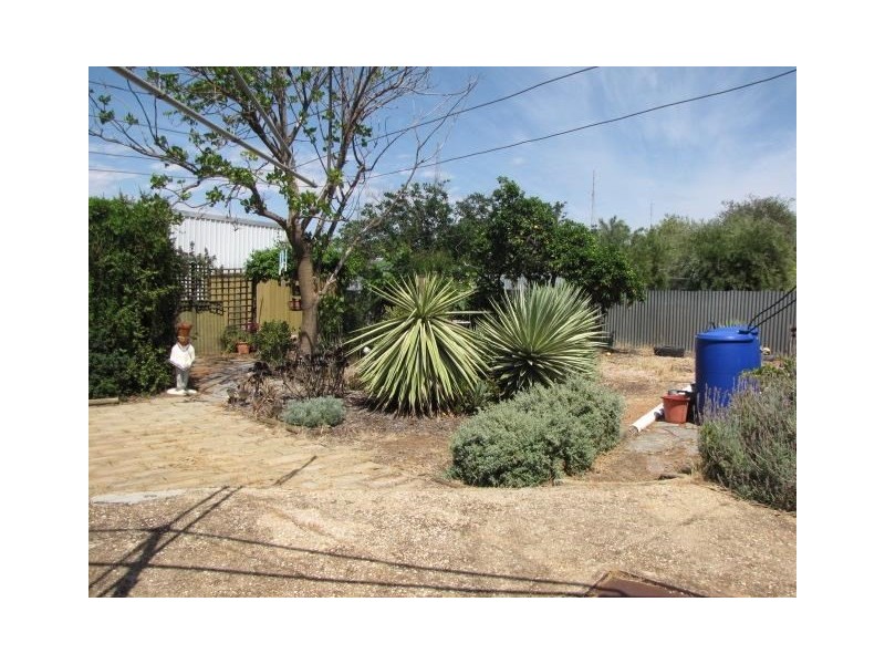 2 Roberts Street, Berri SA 5343