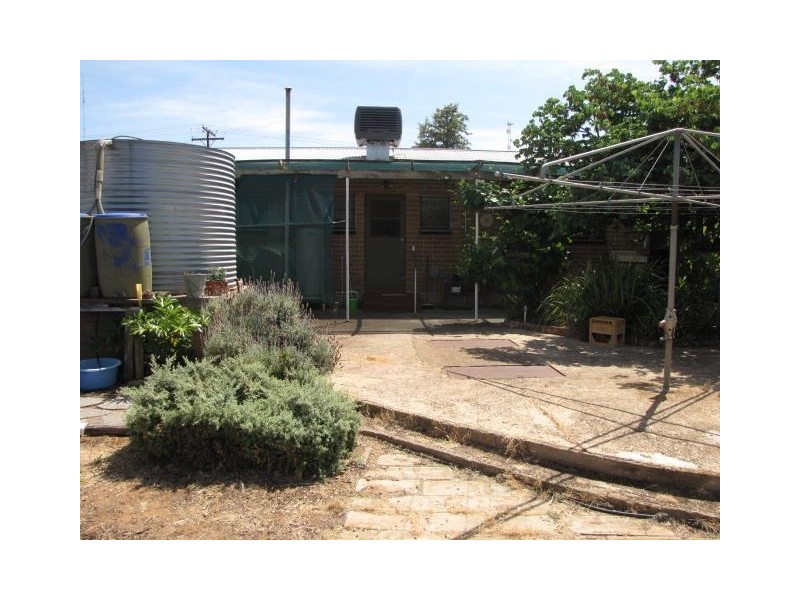 2 Roberts Street, Berri SA 5343