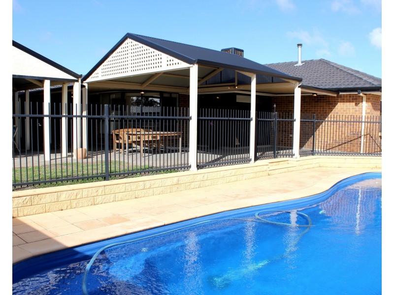 16 Schaefer Drive, Loxton SA 5333