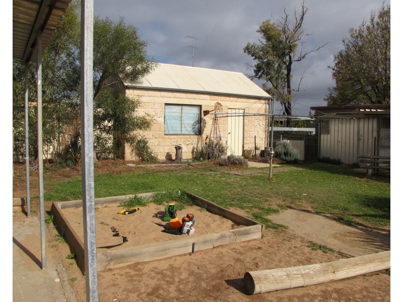 6 Cornwall Street, Berri SA 5343