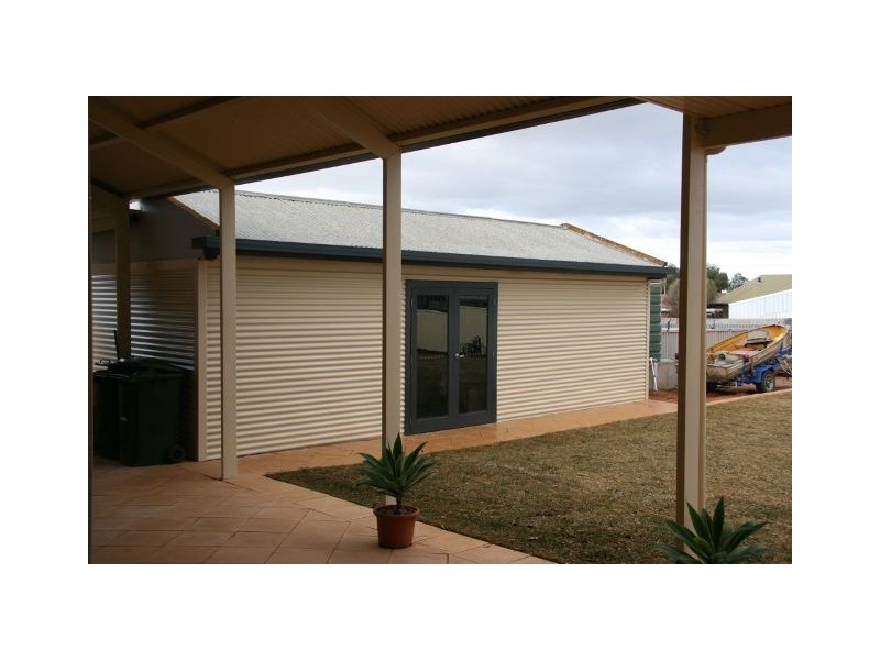 43 Wodonga Avenue, Loxton SA 5333