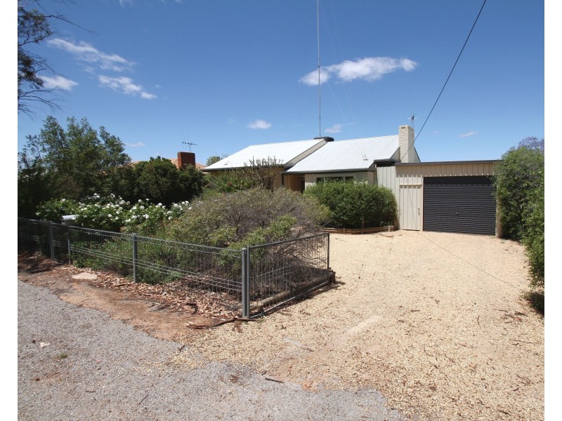13 Dickerson Street, Barmera SA 5345