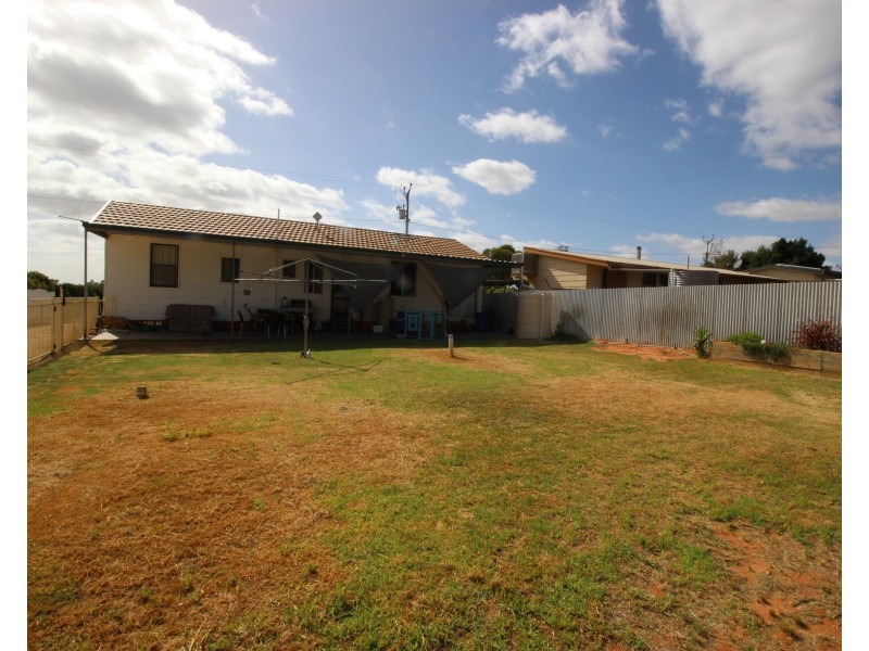 4 Isaacson Street, Waikerie SA 5330