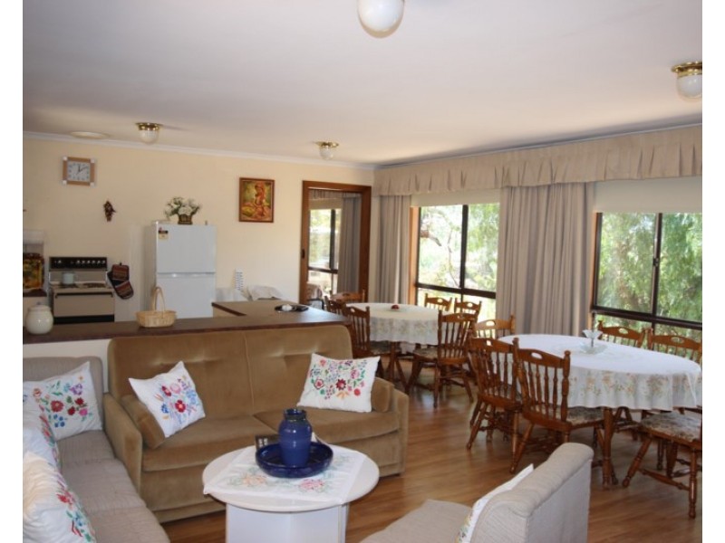 20 Meade Street, Blanchetown SA 5357