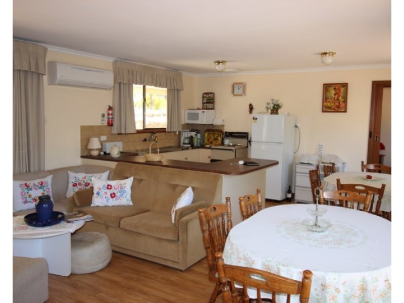 20 Meade Street, Blanchetown SA 5357