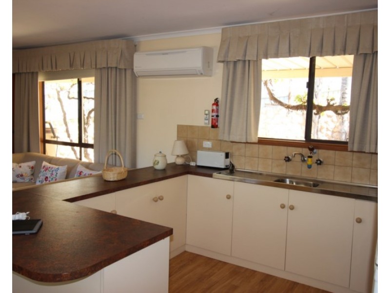 20 Meade Street, Blanchetown SA 5357