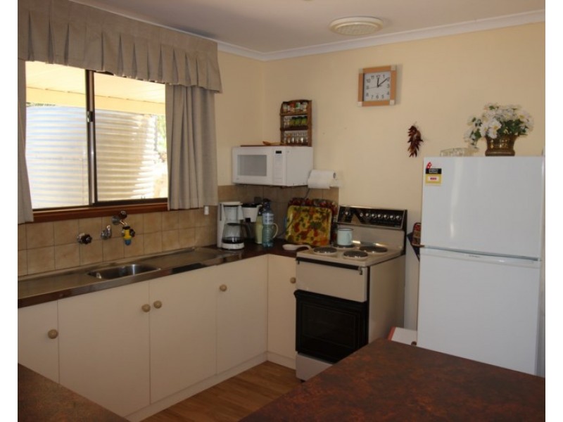 20 Meade Street, Blanchetown SA 5357