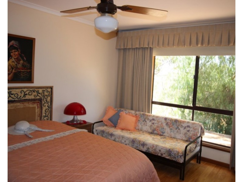 20 Meade Street, Blanchetown SA 5357