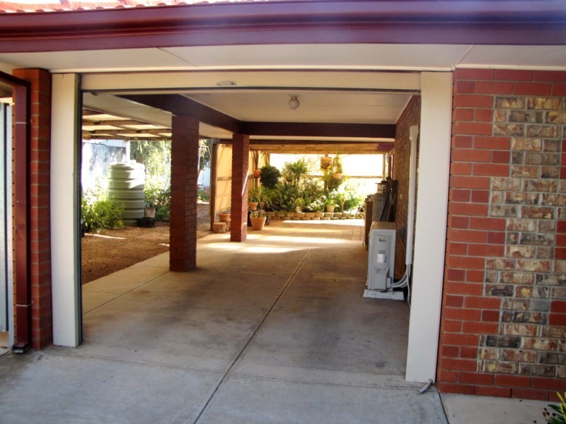 4 Vivian Cock Street, Berri SA 5343