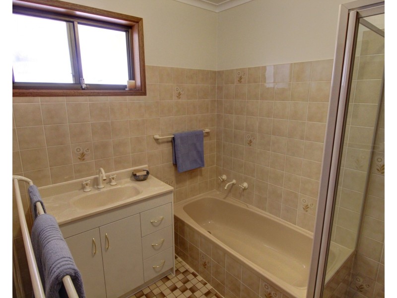 17 Laffer Street, Loxton SA 5333